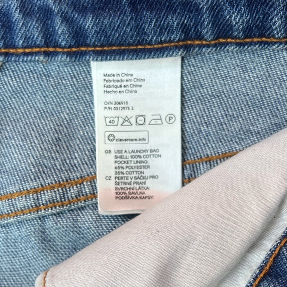 H&M jean skirt with buttons - Picture 7 of 7